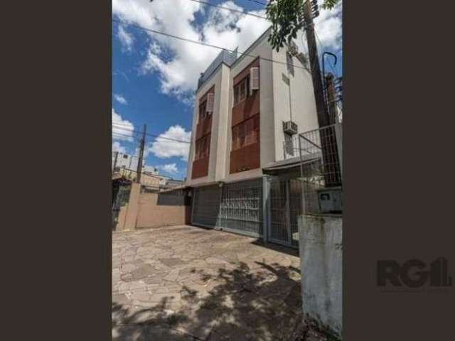 Apartamento no bairro Partenon em Porto Alegre, com 59m², dois dormitórios, um lance de escadas, todo reformado, elétrica nova, cozinha americana, área de serviço separada, ficam somente os móveis fix