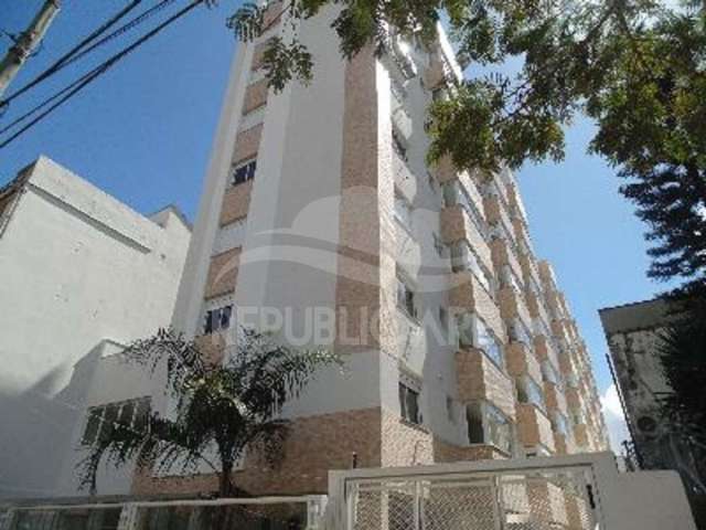 Apartamento de 1 dormitório/suite, semi-mobiliado  com 1 vaga de garagem coberta e escriturada, lateral, área de serviço, churrasqueira, cozinha montada, sala dois ambientes com split, lavabo. &lt;BR&