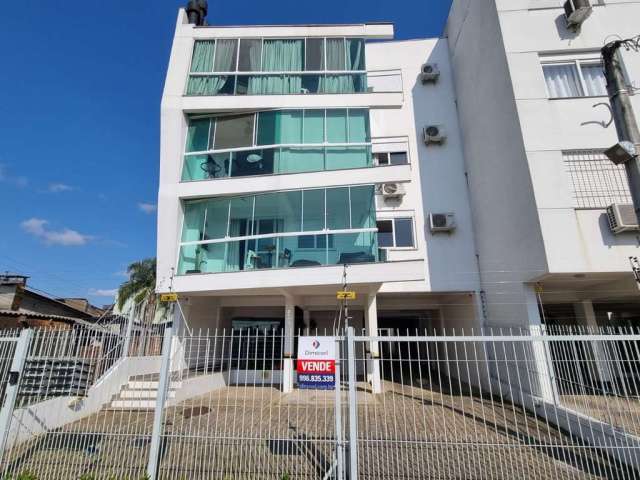 Apartamento amplo de 3 dormitórios no bairro Tristeza, Zona Sul de Porto Alegre.Apartamento com cozinha mobiliada com pia, armários e balcão estilo americano. Lavanderia separada, equipada com tanque 