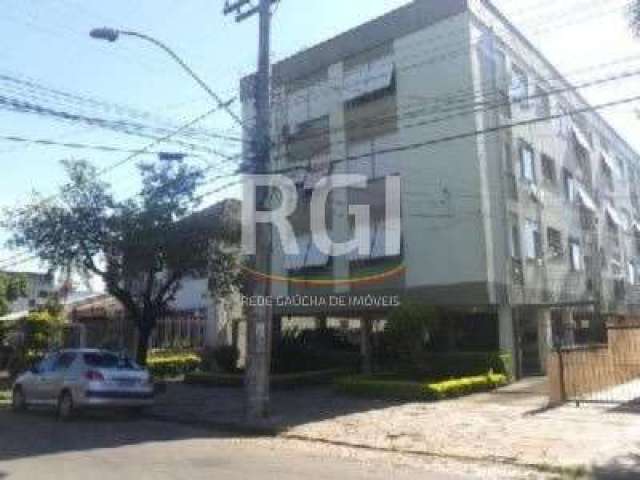 Vende-se apartamento no Bairro São João em Porto Alegre,  excelente localização. Com 2 dormitórios, 1 banheiro, ampla cozinha, área de serviço independente, 1 vaga coberta, com piso parquet.