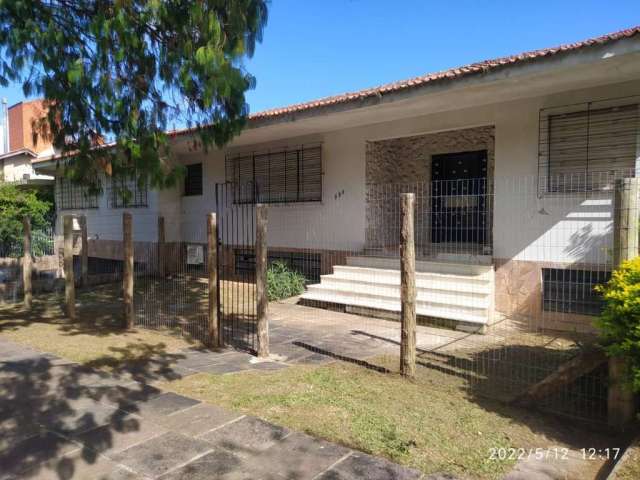 Casa com 4 dormitórios - 502m² - Chácara das Pedras nas imediações do Shopping Iguatemi, com amplo living envidraçado para o jardim, lareira, 04 dormitórios, 03 suites, gabinete, garagem subterrânea p