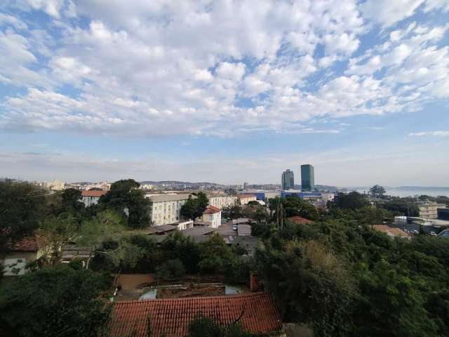 Excelente oportunidade com vista para Rio Guaíba, localizado no Bairro Cristal na Rua Taquary, próximo ao Shopping Ponta e Barra Shopping Sul.&lt;BR&gt;Apartamento de 1D, sala de estar, cozinha e suít