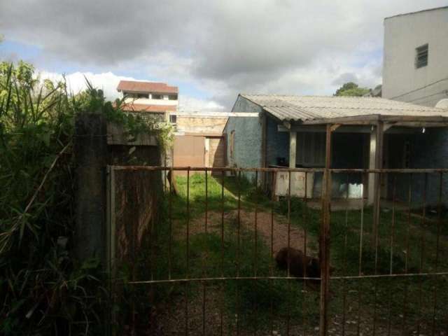 Ótimo terreno no bairro Hípica, medindo 10 x 30, totalizando 300 m², com uma casa de 2 dormitórios no terreno. Próximo a todos os recursos. Agende sua visita e venha conferir!