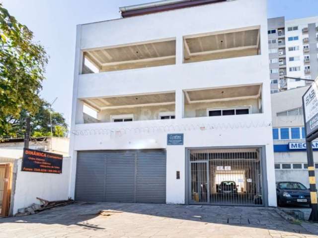 PRÉDIO PRÓXIMO AO STRIPP CENTER, POSSUi UMA LOJA COMERCIAL COM 68MT², 04 APARTAMENTOS COM 80MT ², TODOS OS APARTAMENTOS TEM DOIS BANHEIROS, DOIS DORMITORIOS E SACADA MAIS 01 COBERTURA COM 150MT², 01 D