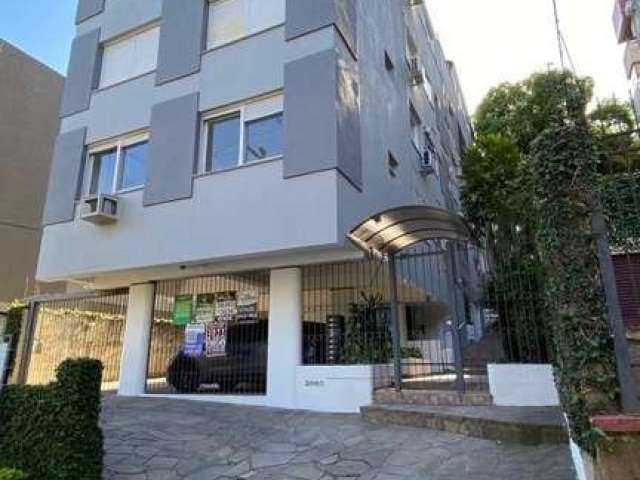 Muito bom apartamento de frente c/ 72m², reformado, 2 dorm, living, cozinha americana que deu uma boa amplitude no living. área de serviço com esperas para aquecedor de passagem e maquina de lavar rou