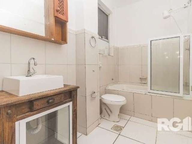 APARTAMENTO DE 1 DORMITÓRIO NA RUA DOS ANDRADAS &lt;BR&gt;&lt;BR&gt;Conheça este encantador apartamento situado na Rua dos Andradas, 393, no Centro Histórico de Porto Alegre. Com uma área privativa de