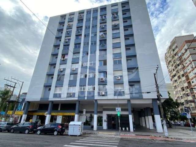 Na Loureiro da Silva, esquina Lima e Silva,  Cidade Baixa.&lt;BR&gt;Apartamento 1 dormitório (originalmente jksão hoje com divisória dormitório e sala com janelas)&lt;BR&gt;Hall de entrada piso cerâmi