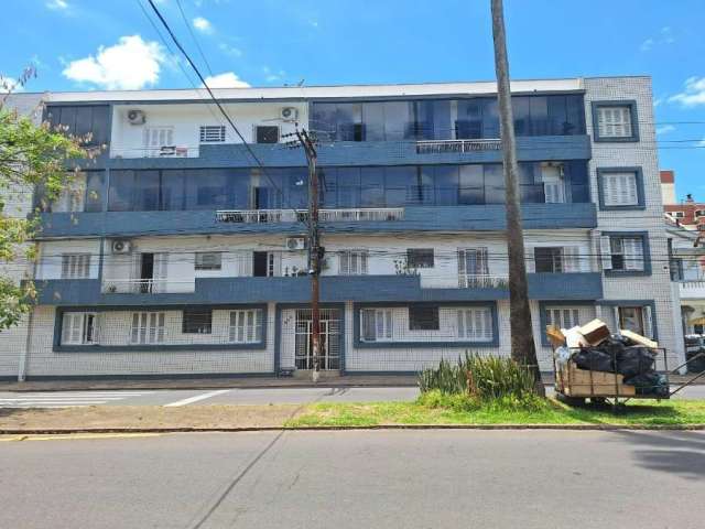 Excelente apartamento com 76,95 de área privativa, na Av. Getulio Vargas , Menino Deus com boa claridade e ventilação, com 02 dormitorios, 01 com split , outro com sacada para rua, Living amplo para d