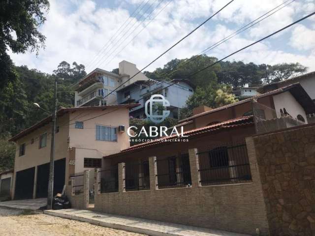 Casa com 5 quartos à venda na Cabeçudas, Itajaí  por R$ 2.300.000