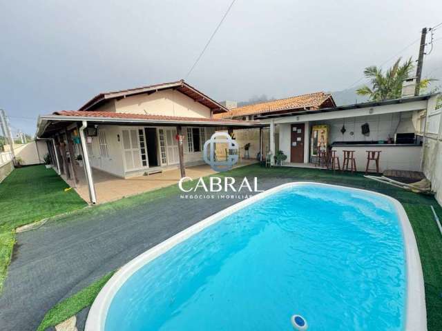 Casa com 3 quartos à venda em Morrinhos, Bombinhas  por R$ 1.100.000