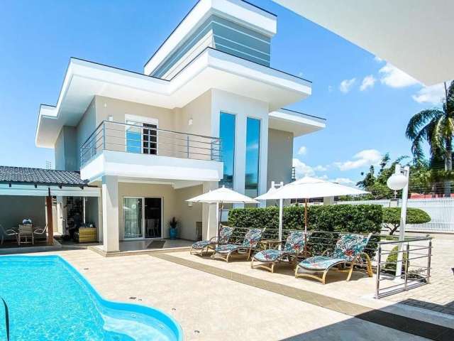 Casa em Alto Padrão na Praia da Armação em Penha