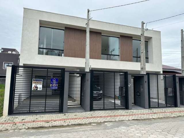 Sobrado, 3 suítes, 130m² com 2 vagas de garagem