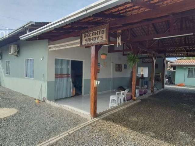 Casa sozinha no terreno em Balneário Piçarras SC