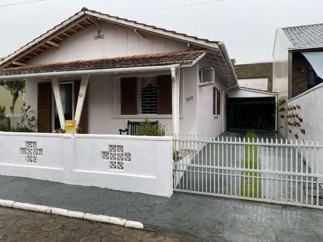 Linda casa contemporânia proximo ao mar em piçarras