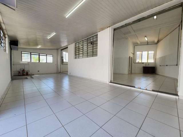 Salão Comercial Reformado, 150m², Locação no Jardim do Trevo: Localização Privilegiada, Espaço Ampl