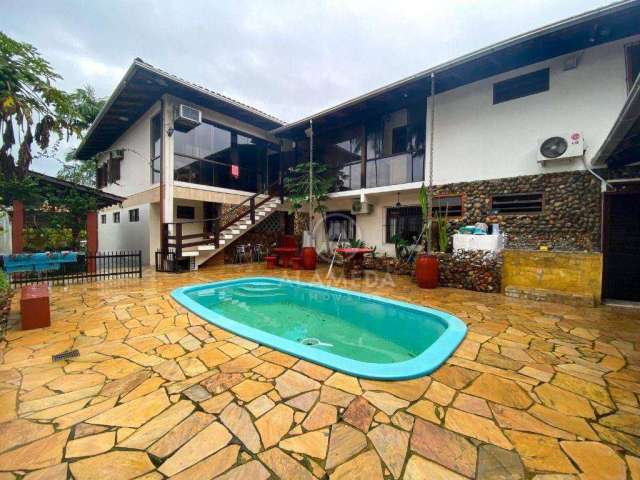 Casa para alugar, 228 m² por R$ 7.000,00/mês - Garcia - Blumenau/SC