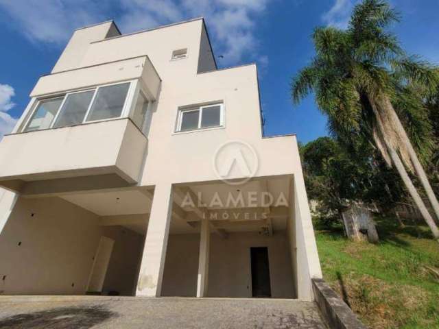 Casa com 3 dormitórios à venda, 244 m² por R$ 680.000 - Velha - Blumenau/SC