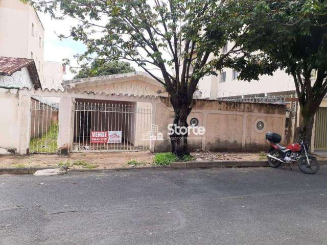 Terreno com casa simples à venda, 375m² por R$ 475.000 - Santa Mônica - Uberlândia/MG