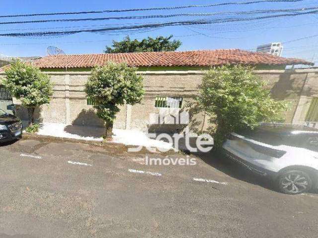 Casa com 4 dormitórios à venda, 230 m² por R$ 1.500.000,00 - Santa Mônica - Uberlândia/MG