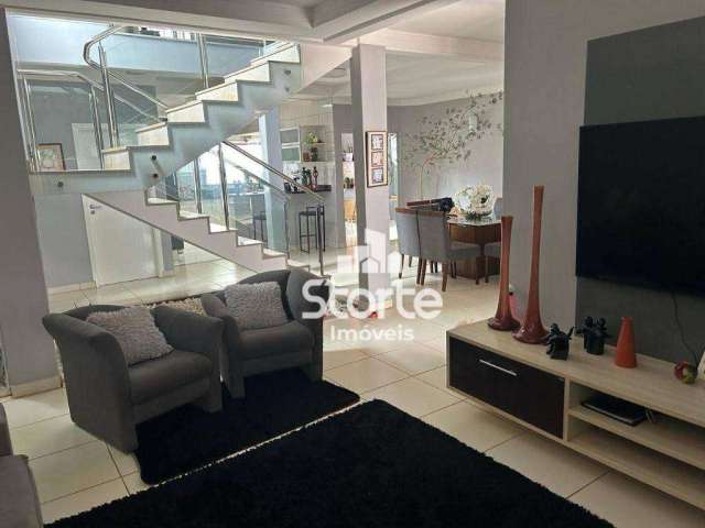 Casa com 4/4, sendo 2 suítes à venda, 238m² por R$ 950.000 - Jardim América II - Uberlândia/MG