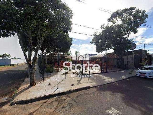 Imóvel comercial de esquina localizado em avenida por R$ 1.800.000 - Aclimação - Uberlândia/MG