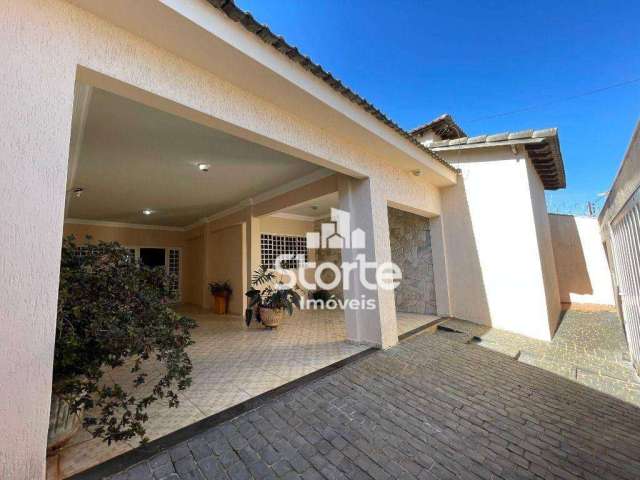 Casa com 3 dormitórios à venda, 270 m² por R$ 900.000,00 - Brasil - Uberlândia/MG