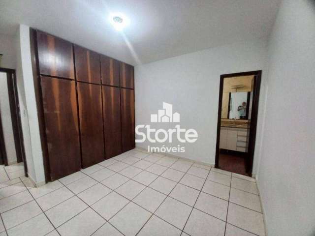 Casa com 3 dormitórios para alugar, 200 m² por R$ 3.000,00/mês - Brasil - Uberlândia/MG