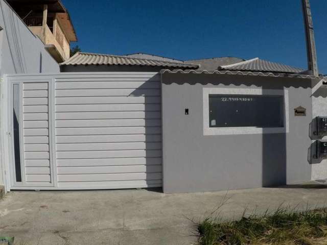 Casa para Venda em São Pedro da Aldeia, Balneário das Conchas, 3 dormitórios, 1 suíte, 1 banheiro, 1 vaga