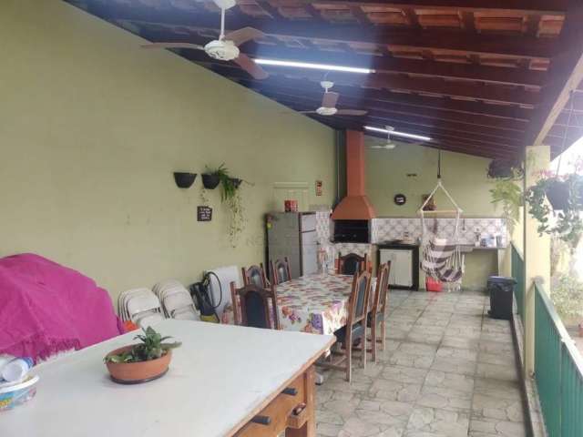 CASA TÉRREA ACIMA DO NÍVEL DA RUA - 230m² - 4 DORMITÓRIOS 1 SUÍTE - BOSQUE DOS EUCALIPTOS - SJC