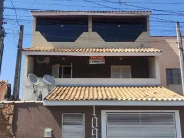 Casa em Caçapava com 232m²- 3 dormitórios, 1 suíte, 3 banheiros