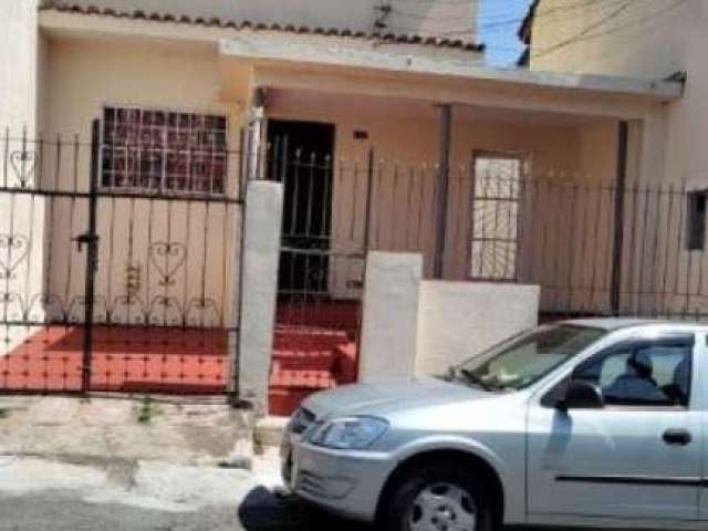 Sobrado em bom estado com 2 dormitórios, sala, 2 wc , garagem para 2 carros Vila Gustavo