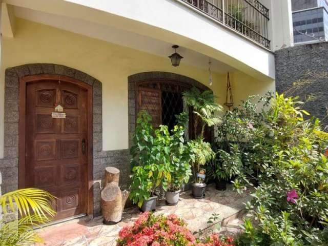 Casa com 5 quartos à venda na Rua Viçosa, Democrata, Juiz de Fora, 240 m2 por R$ 800.000