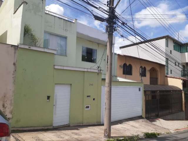 Casa com 3 quartos à venda na Rua Pedro Botti, Passos, Juiz de Fora, 300 m2 por R$ 1.200.000