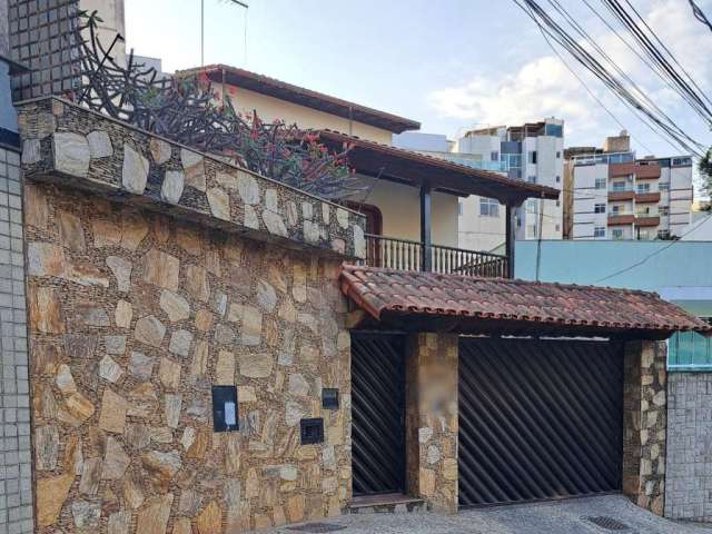 Casa com 3 quartos à venda na Rua Albertino Gonçalves, Jardim das Laranjeiras, Juiz de Fora, 560 m2 por R$ 1.200.000