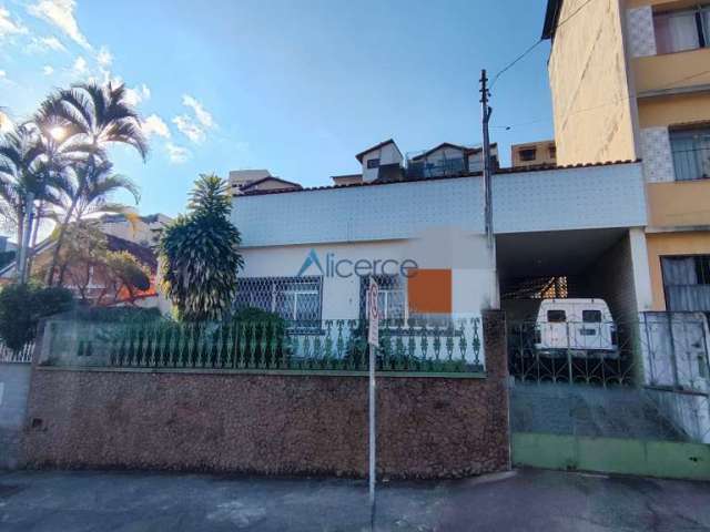 Casa com 3 quartos à venda na Rua Doutor Alberto Vieira Lima, Bairu, Juiz de Fora, 140 m2 por R$ 630.000