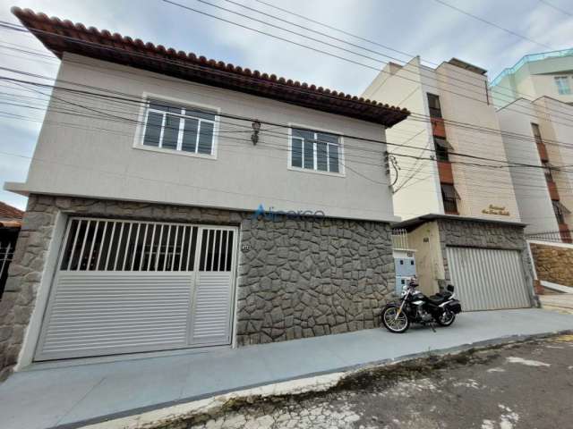 Casa com 3 quartos à venda na Rua da Laguna, Jardim Glória, Juiz de Fora, 157 m2 por R$ 690.000