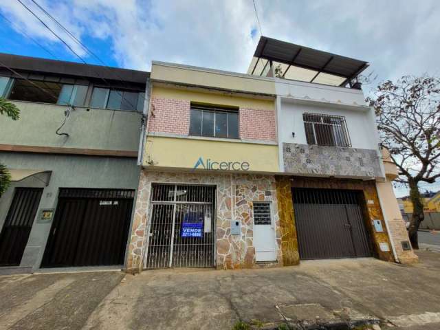 Casa com 3 quartos à venda na Rua Doutor Duarte de Abreu, Mariano Procópio, Juiz de Fora, 180 m2 por R$ 350.000