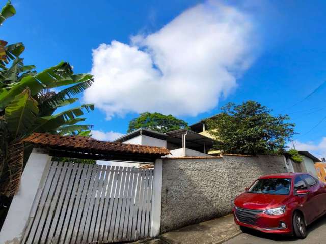 Casa com 3 quartos à venda na Rua Capitão Miguel Altomare, São Pedro, Juiz de Fora, 255 m2 por R$ 320.000