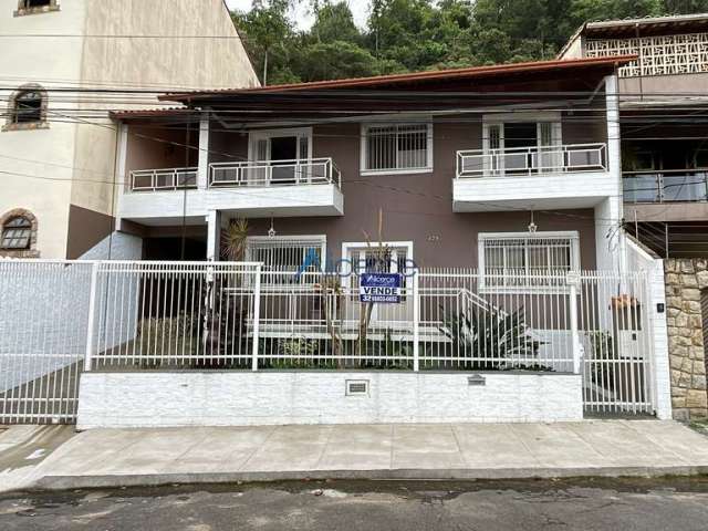 Casa com 4 quartos à venda na Avenida Doutor Moacyr Siqueira, Jardim do Sol, Juiz de Fora, 420 m2 por R$ 830.000