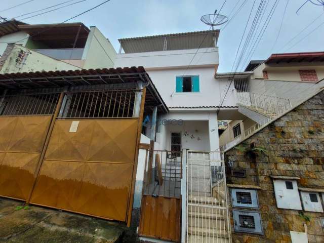 Casa com 3 quartos à venda na Rua Ingrácia Pinheiro, Santa Luzia, Juiz de Fora, 81 m2 por R$ 250.000