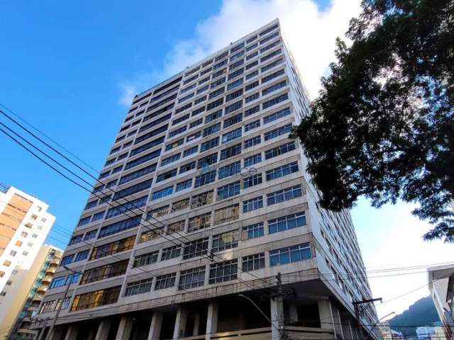 Apartamento com 4 quartos para alugar na Rua Oscar Vidal, Centro, Juiz de Fora, 215 m2 por R$ 2.500