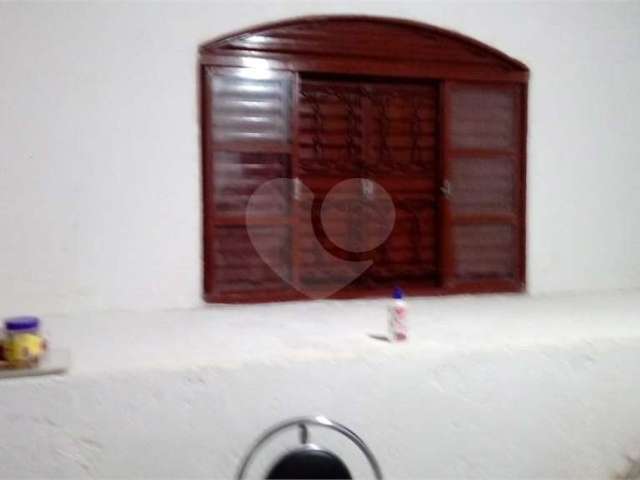 Casa térrea com 3 quartos à venda em Jardim Catanduva - SP