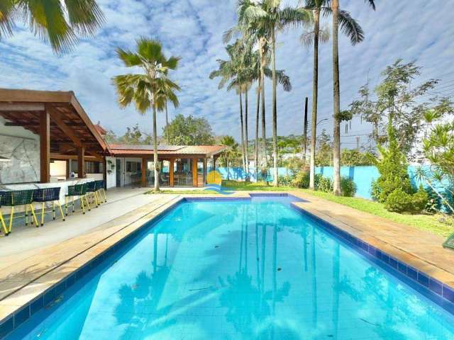 Casa à venda na Praia da Enseada, 5 Quartos, 4 Vagas.