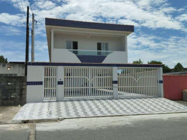 Excelente casa de condomínio sobreposta baixa com 02 dormitórios, 01 vaga de garagem e quintal reservado.  O imóvel está localizado no Parque das Américas, bairro que vem se valorizando através de rec