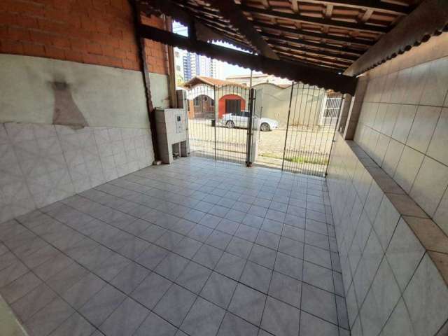 Excelente casa na Vila Caiçara com pagamento facilitado na seguinte conformidade: R$ 150.000,00 de entrada, 327 paracelas de R$ 1.800,00 de forma decrescente.