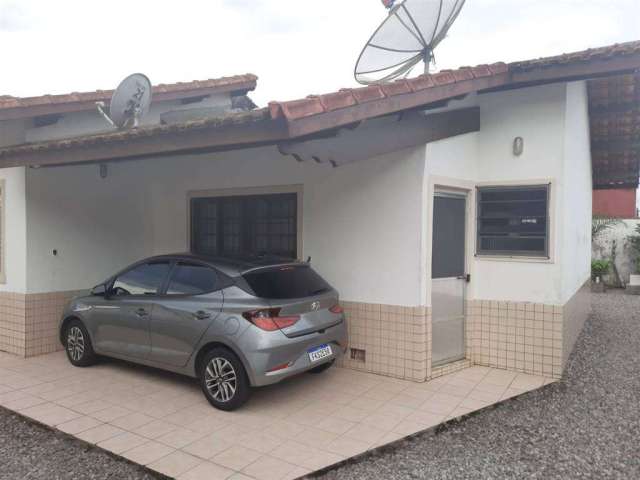 Excelente casa de condomínio de 02 dormitórios, 01 banheiro social, 01 vaga de garagem exclusiva. O imóvel está localizado na Vila Balneária, bairro que tem recebido muita valorização através de recen