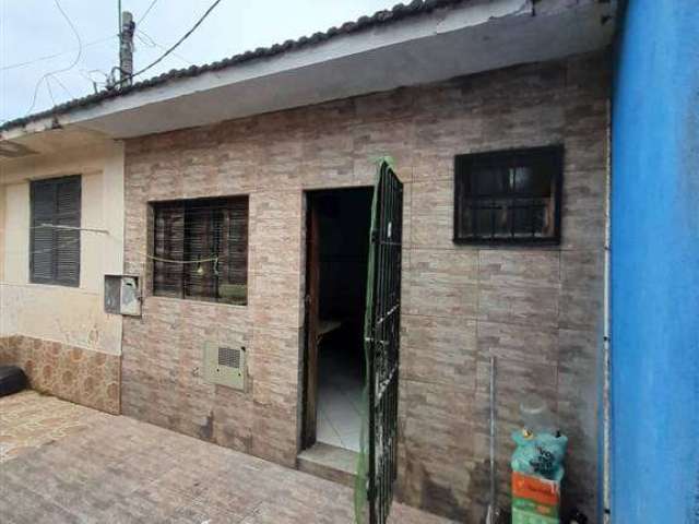 Excelente casa tipo bangalô para locação. O imóvel está localizado na Vila Caiçara, bairro que vem recebendo cada vez mais investimentos na infraestrutura, além de ter o terceiro maior comércio de Pra