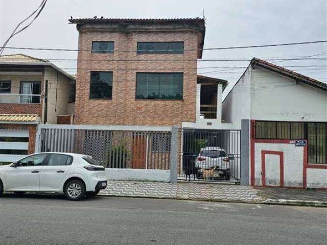 Excelente casa à venda dividida na seguinte conformidade: andar superior: 03 dormitórios, sendo 01 suíte, andar inferior 02 dormitórios, sendo 01 suíte, O imóvel está localizado na Vila Caiçara, bairr