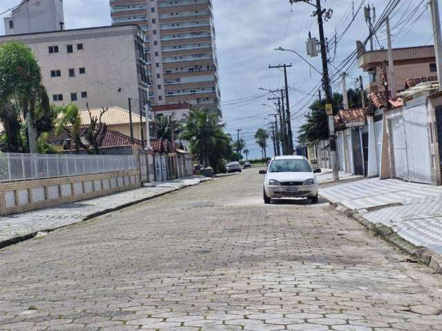 Excelente casa de Condomínio de 02 dormitórios, 02 Banheiro, 01 Sala, 01 Cozinha, 01 Vaga de Garagem O imóvel está localizado na Vila Caiçara, bairro que vem recebendo cada vez mais investimentos na i