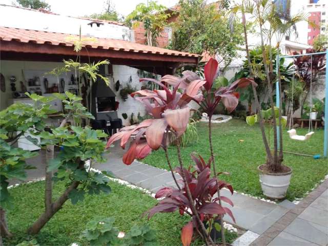 Casa com três dormitórios à venda no Jardim Prudência